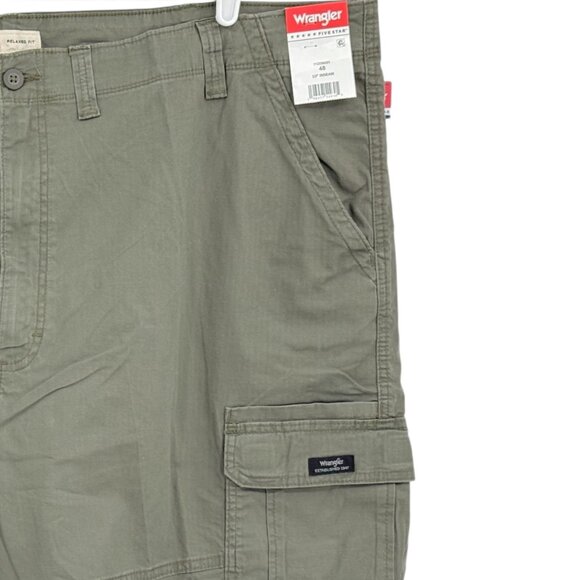 Wrangler Men's Relaxed Fit Low Stretch Green Cargo Shorts Size 48 Inseam 10" NWT - Picture 3 of 10